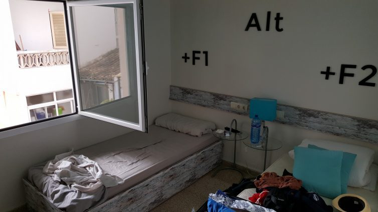 Schlafzimmer im bedndesk Mallorca